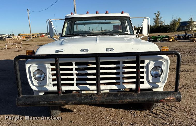 image for item EP0773 1975 Ford F500 utility / service truck