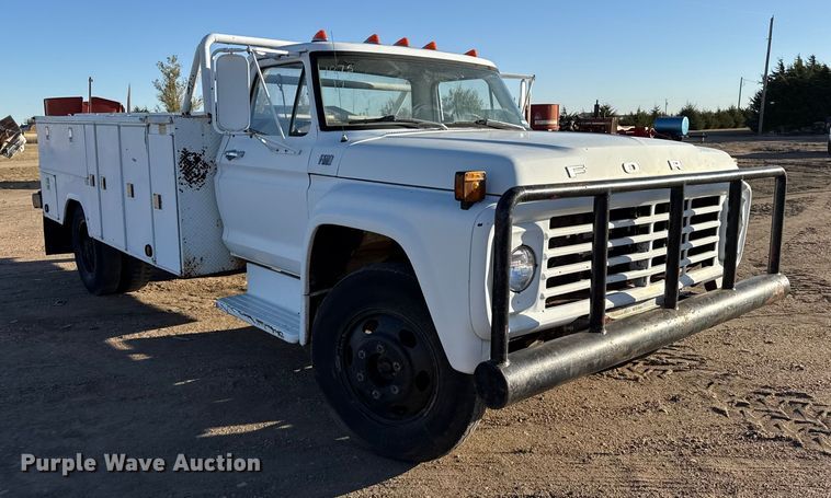 image for item EP0773 1975 Ford F500 utility / service truck