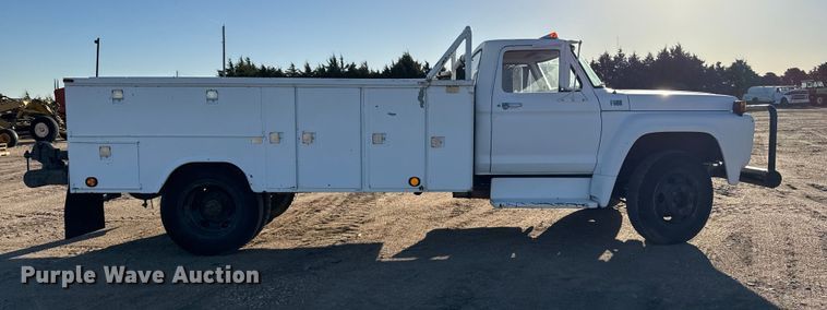 image for item EP0773 1975 Ford F500 utility / service truck