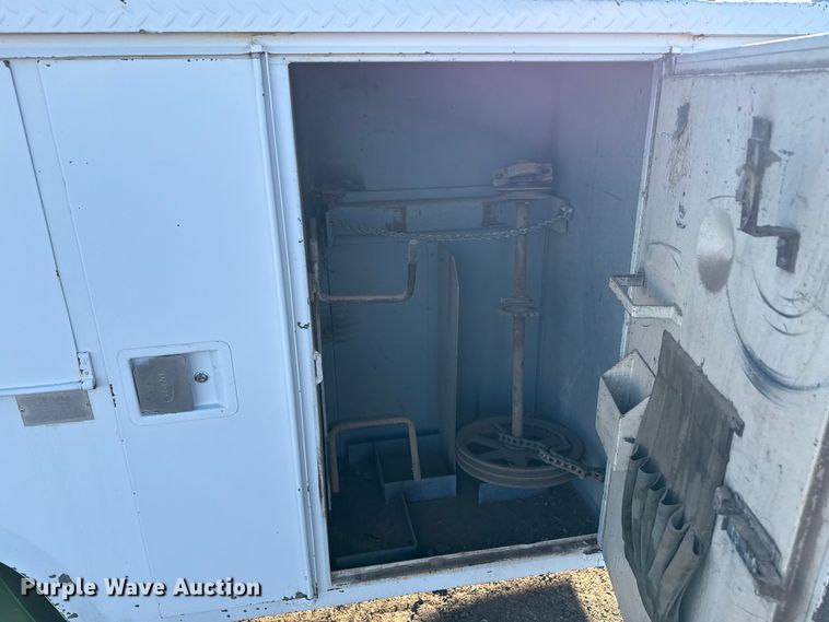 image for item EP0773 1975 Ford F500 utility / service truck