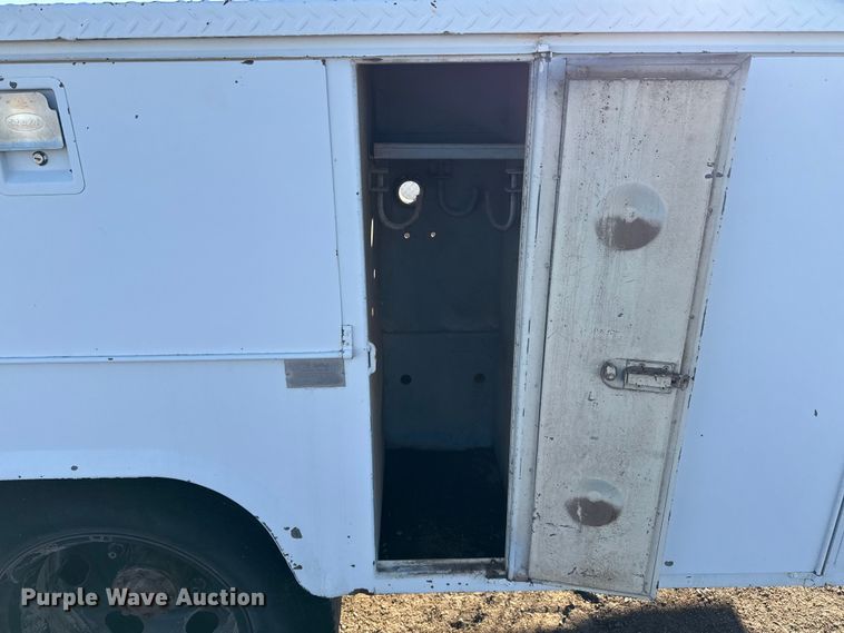 image for item EP0773 1975 Ford F500 utility / service truck