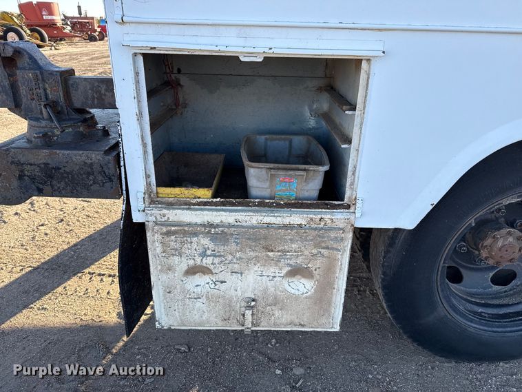 image for item EP0773 1975 Ford F500 utility / service truck