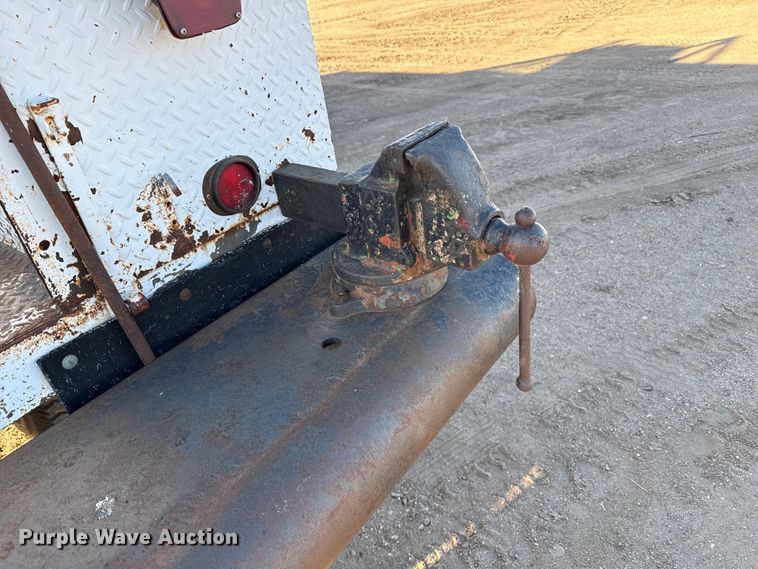 image for item EP0773 1975 Ford F500 utility / service truck