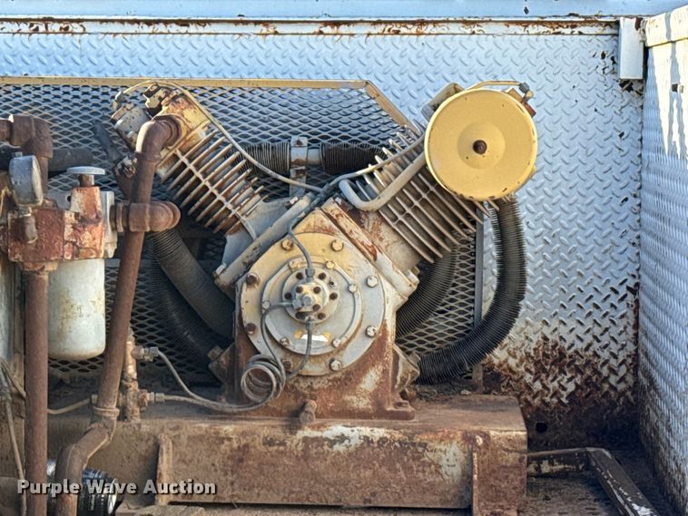 image for item EP0773 1975 Ford F500 utility / service truck