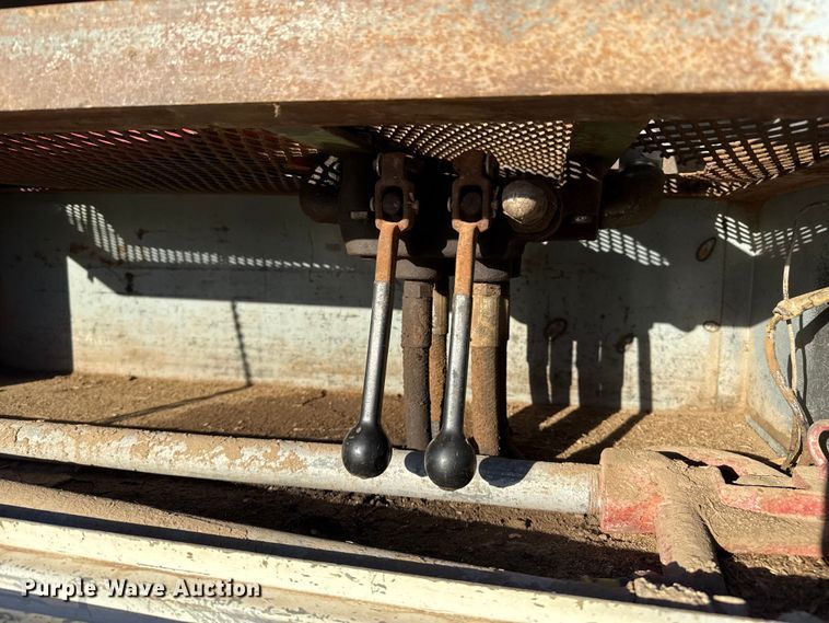 image for item EP0773 1975 Ford F500 utility / service truck