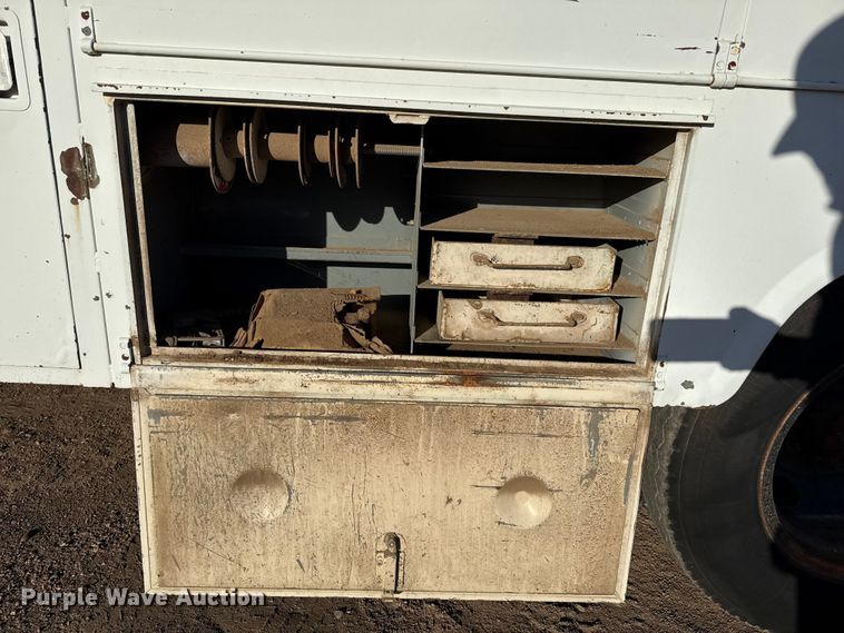 image for item EP0773 1975 Ford F500 utility / service truck