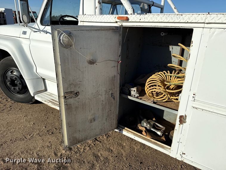 image for item EP0773 1975 Ford F500 utility / service truck