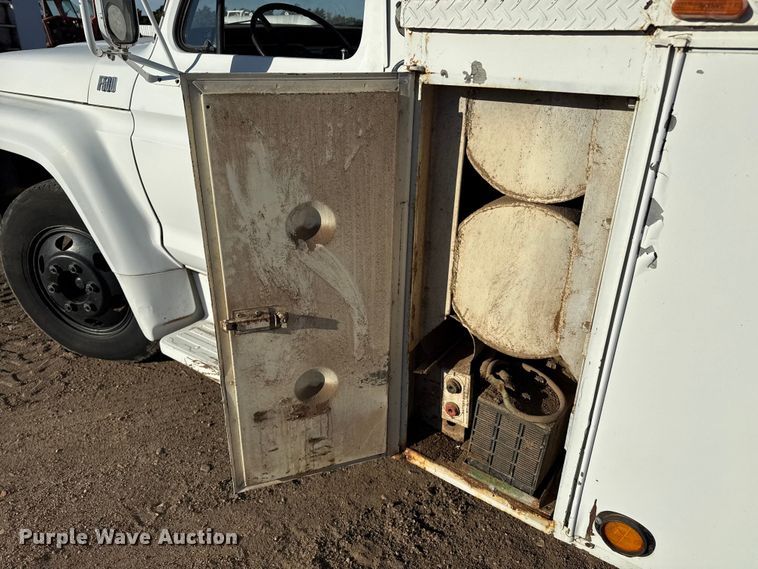 image for item EP0773 1975 Ford F500 utility / service truck