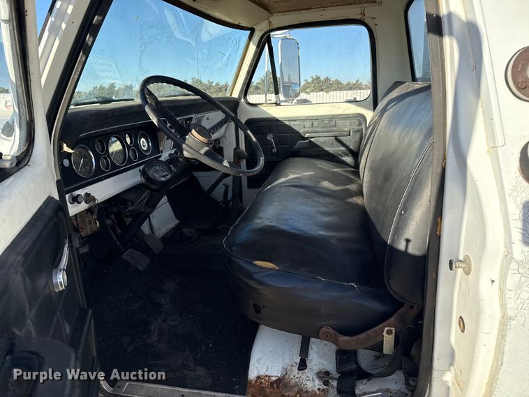 image for item EP0773 1975 Ford F500 utility / service truck