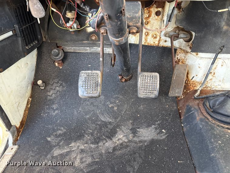 image for item EP0773 1975 Ford F500 utility / service truck