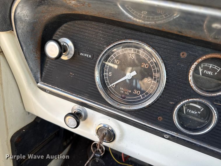 image for item EP0773 1975 Ford F500 utility / service truck