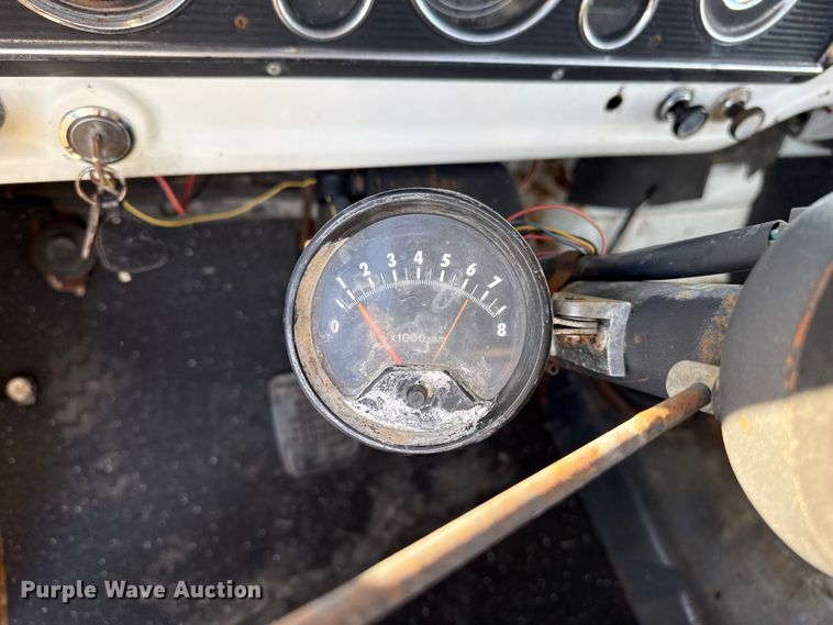 image for item EP0773 1975 Ford F500 utility / service truck