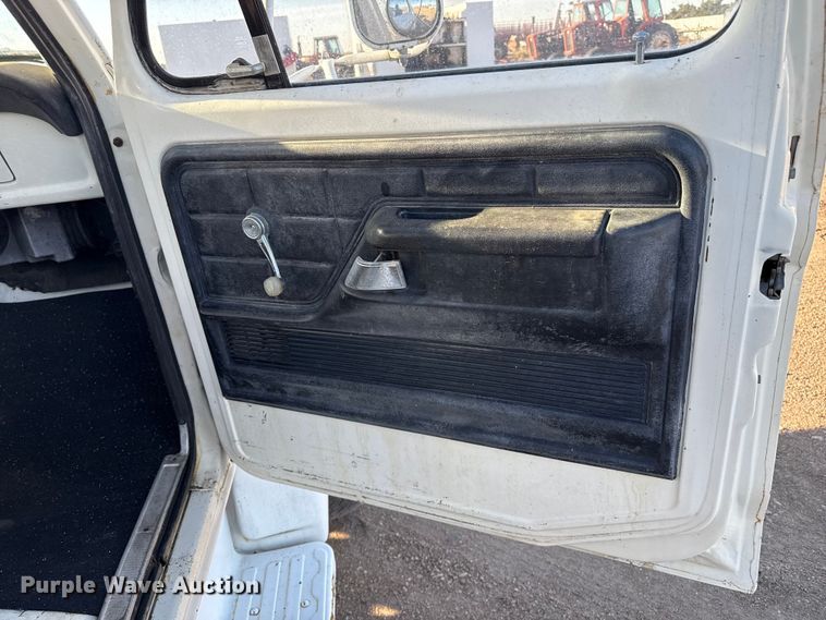 image for item EP0773 1975 Ford F500 utility / service truck