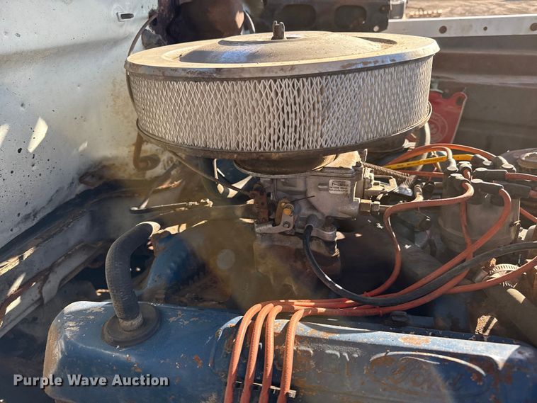 image for item EP0773 1975 Ford F500 utility / service truck