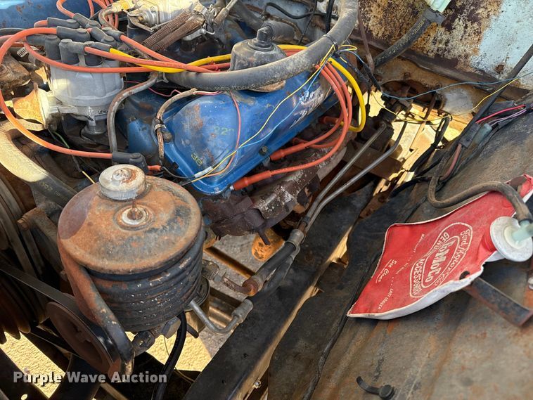 image for item EP0773 1975 Ford F500 utility / service truck