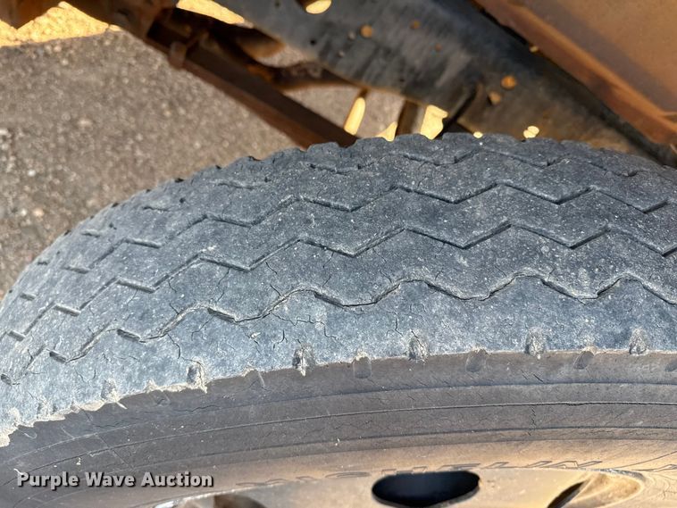 image for item EP0773 1975 Ford F500 utility / service truck