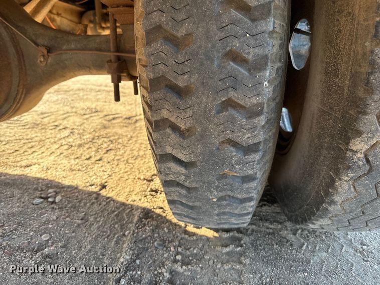 image for item EP0773 1975 Ford F500 utility / service truck