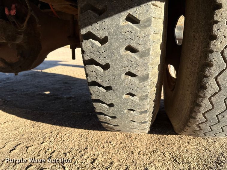 image for item EP0773 1975 Ford F500 utility / service truck