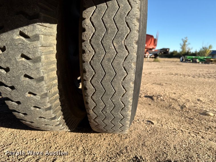 image for item EP0773 1975 Ford F500 utility / service truck