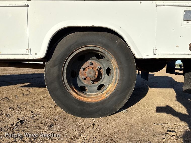 image for item EP0773 1975 Ford F500 utility / service truck