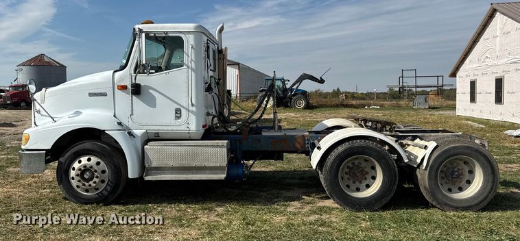 image for item ER0194 2001 International 9200i semi truck