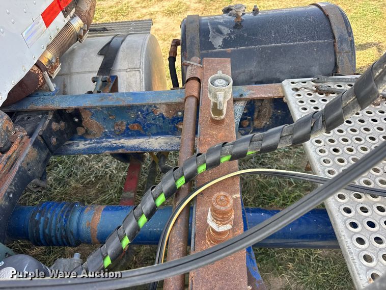 image for item ER0194 2001 International 9200i semi truck