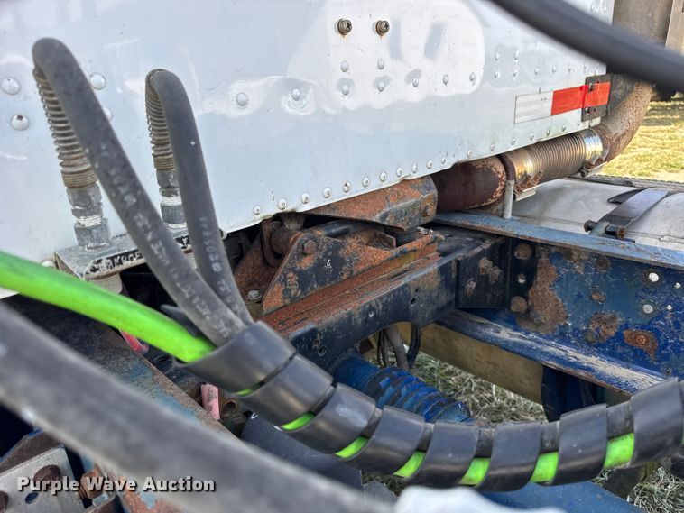 image for item ER0194 2001 International 9200i semi truck