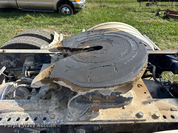 image for item ER0194 2001 International 9200i semi truck