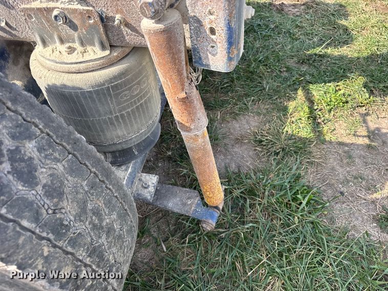 image for item ER0194 2001 International 9200i semi truck