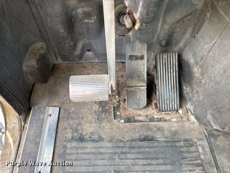 image for item ER0194 2001 International 9200i semi truck