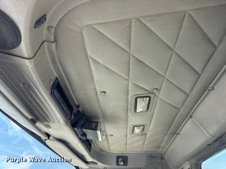 image for item ER0194 2001 International 9200i semi truck