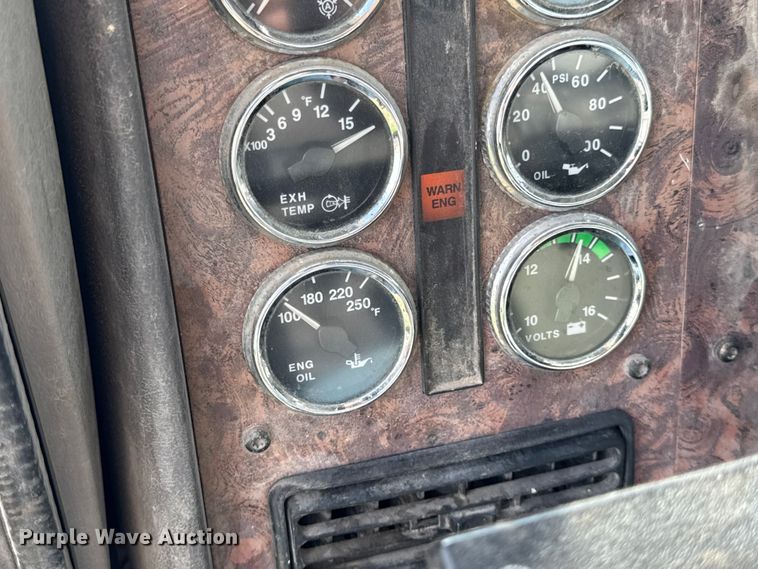 image for item ER0194 2001 International 9200i semi truck