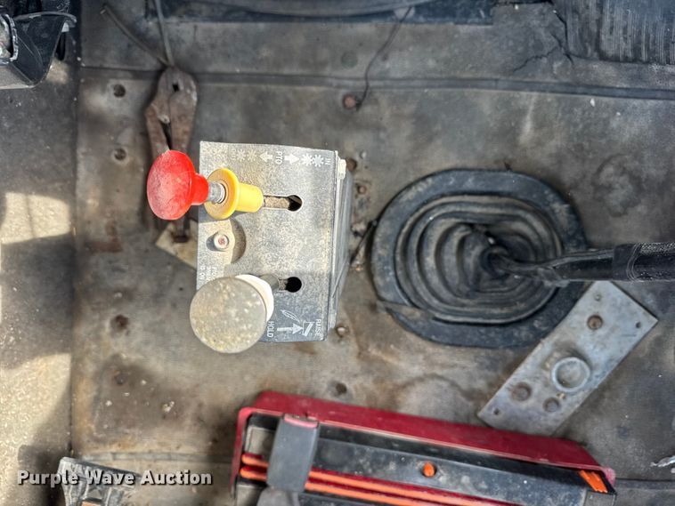 image for item ER0194 2001 International 9200i semi truck