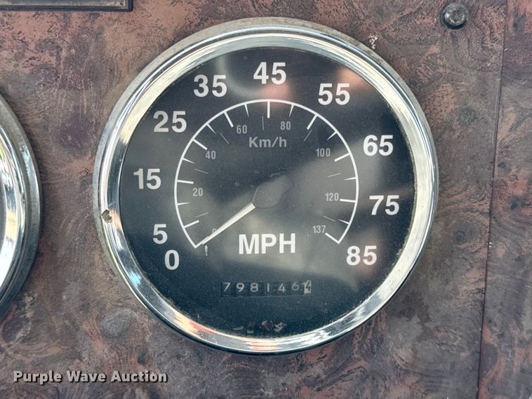 image for item ER0194 2001 International 9200i semi truck