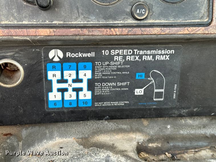 image for item ER0194 2001 International 9200i semi truck