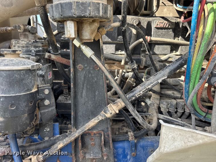 image for item ER0194 2001 International 9200i semi truck