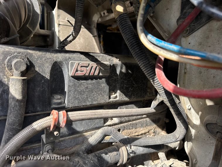 image for item ER0194 2001 International 9200i semi truck