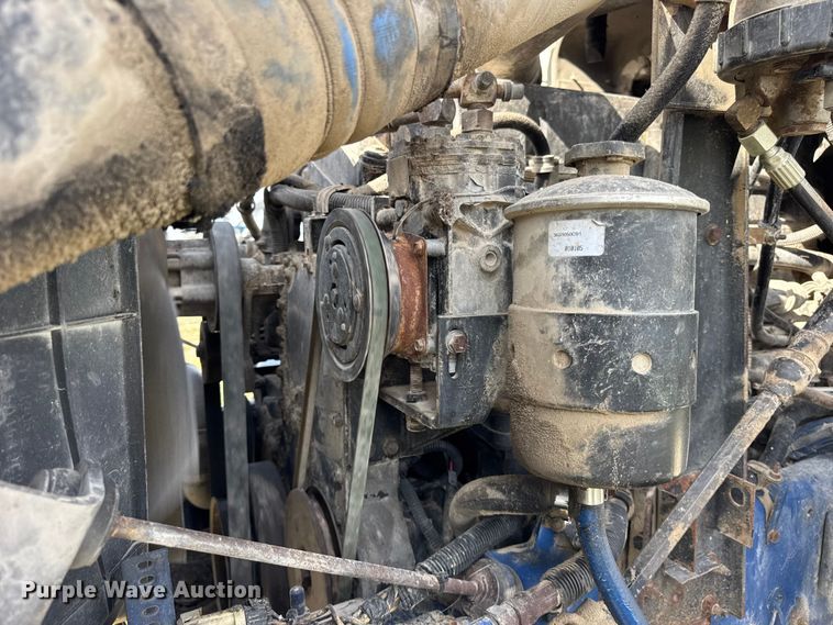 image for item ER0194 2001 International 9200i semi truck