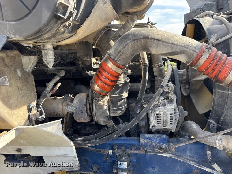 image for item ER0194 2001 International 9200i semi truck