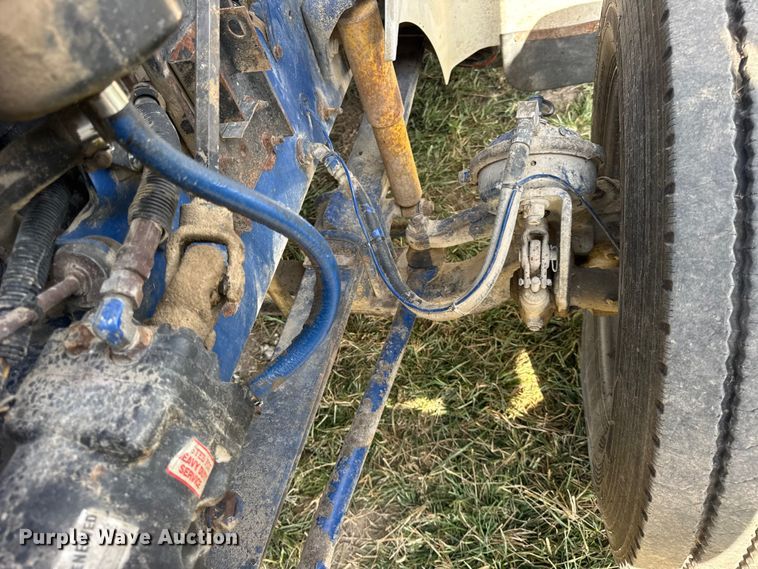 image for item ER0194 2001 International 9200i semi truck