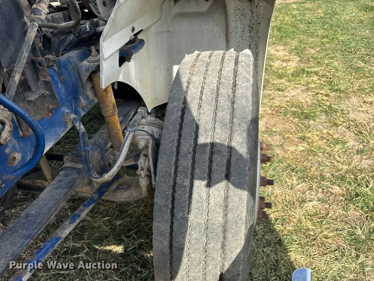 image for item ER0194 2001 International 9200i semi truck