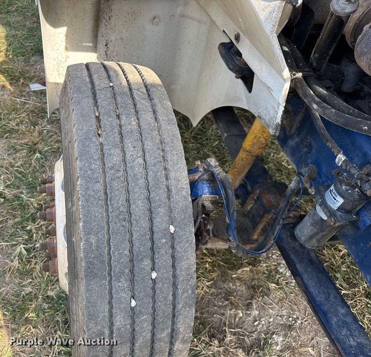 image for item ER0194 2001 International 9200i semi truck