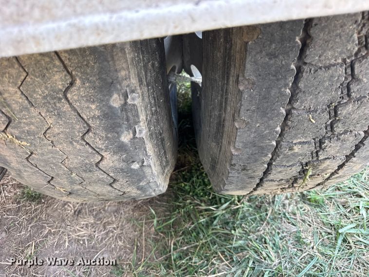 image for item ER0194 2001 International 9200i semi truck