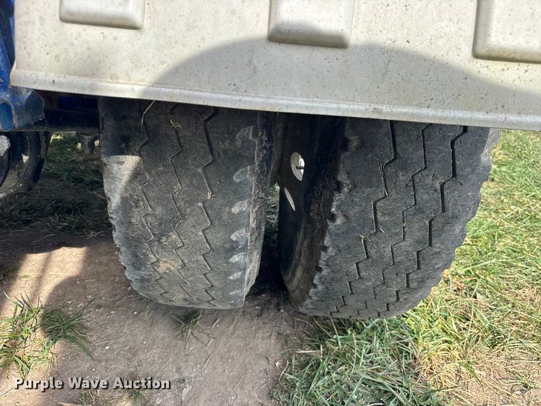 image for item ER0194 2001 International 9200i semi truck