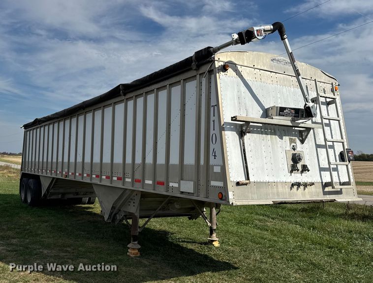 image for item ER0195 2005 Cornhusker ALSR-112704-5506 grain trailer