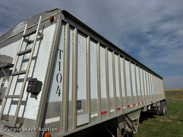 image for item ER0195 2005 Cornhusker ALSR-112704-5506 grain trailer