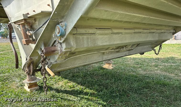 image for item ER0195 2005 Cornhusker ALSR-112704-5506 grain trailer