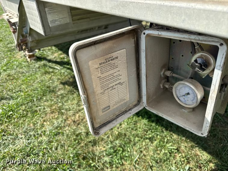 image for item ER0195 2005 Cornhusker ALSR-112704-5506 grain trailer