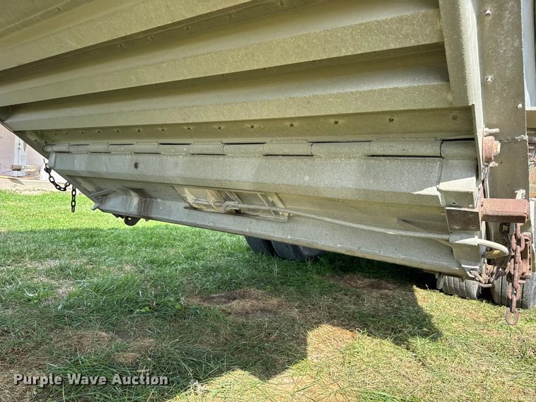 image for item ER0195 2005 Cornhusker ALSR-112704-5506 grain trailer