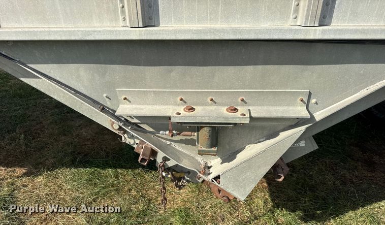 image for item ER0195 2005 Cornhusker ALSR-112704-5506 grain trailer